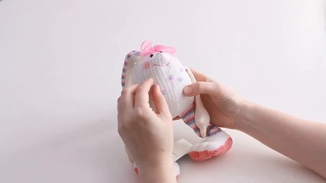 Текстильная мягкая игрушка "Зайка Шарик" от сувенирной мастерской Нежный Ветер смотреть онлайн