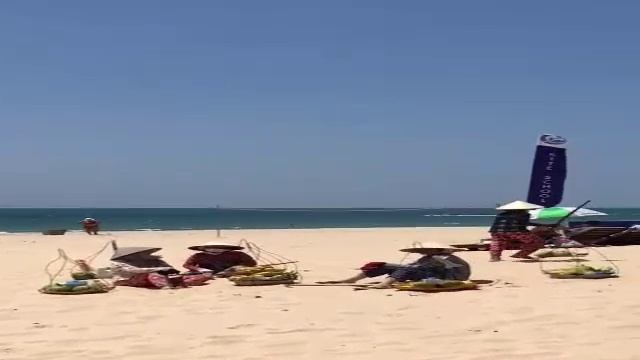 Разборки вьетнамок на пляже. Муй Не. смотреть онлайн