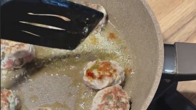 Тефтели в сливочном соусе смотреть онлайн