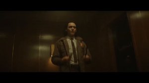Том Хиддлстон. Беглый взгляд на безумство, творящееся За кадром «Локи». Промо 9
