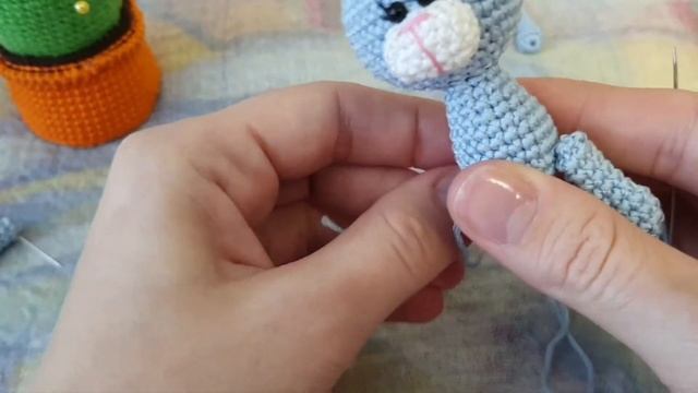 Нитяное крепление конечностей вязаной игрушки/Attachin legs crochet toy смотреть онлайн