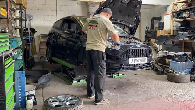 Ford Fiesta ST-3 Crash Repair Part 1 Cat N Non Structural ( Damage Assessment Behind Bumper ) смотреть онлайн