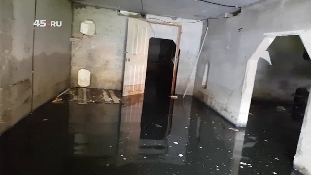 Курганцы из нового дома по ул. Дзержинского, 31а три недели живут с затопленным подвалом смотреть онлайн