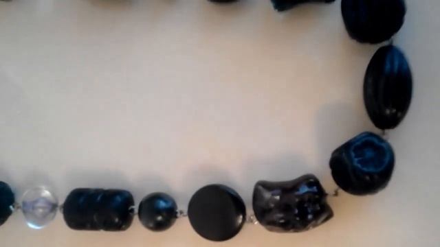 Переделка черных украшений. Длинные бусы. смотреть онлайн