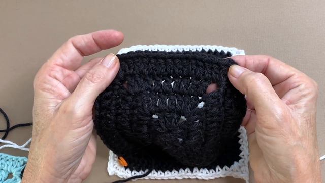 Easy Skull Granny Square With Lacy Join смотреть онлайн