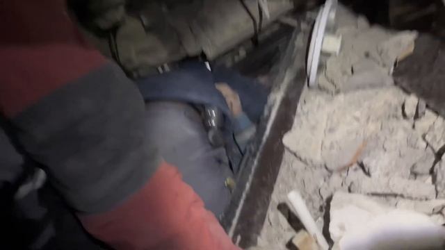 Землятресение в Турции. Нашли живого человека под завалами. Казахстанские спасатели смотреть онлайн