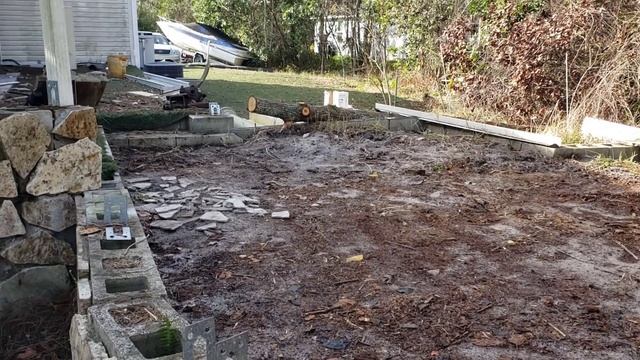 Засыпаю клумбу землёю выгребаю с ямы. смотреть онлайн