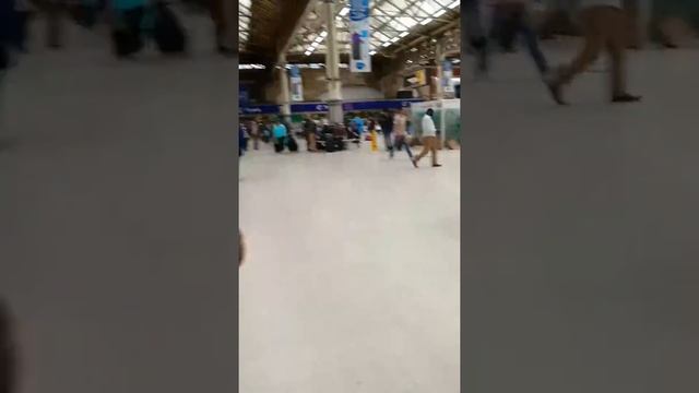 The beautiful London Victoria station. смотреть онлайн