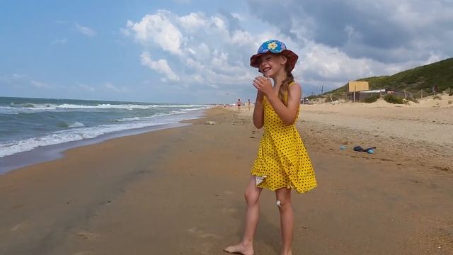 Пансионат Кассандра, гуляем по берегу моря. смотреть онлайн