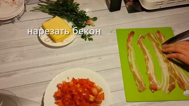Лодочки из баклажанов | Вкусные фаршированные баклажаны с сыром , овощами и беконом смотреть онлайн