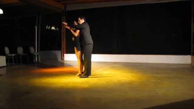 Javier Di Vito y Luciana Balverdi - Tango "Libertango" (2014) смотреть онлайн