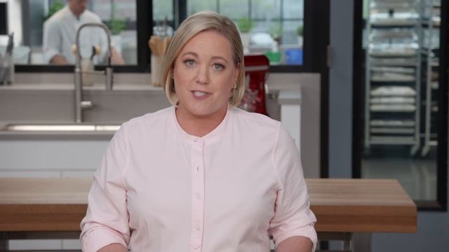 How to Make the Best Chocolate Chip Cookie Ice Cream Sandwiches смотреть онлайн