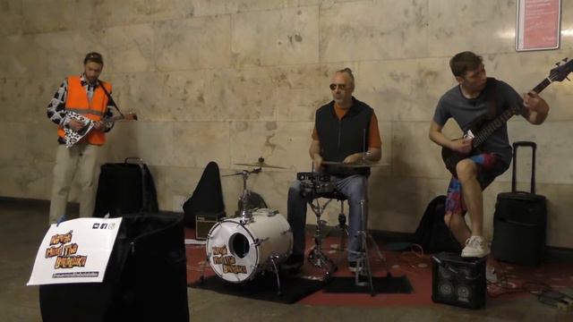 Never Mind The Balalaika - Voyage Voyage (Desireless cover) @ М. Комсомольская 14.07.2017 смотреть онлайн