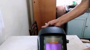 Распаковка маски сварщика хамелеон nowa w 3550 и какой элемент питания нужен для замены?