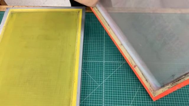 SCREEN PRINTING #1: HOW TO PREPARE AN IMAGE WITH RUBYLITH & COAT A SCREEN WITH EMULSION смотреть онлайн