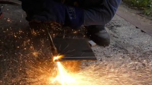 КАК ДОБИТЬСЯ РОВНЫХ И ЧИСТЫХ РЕЗОВ ПРИ РАБОТЕ С РЕЗАКОМ?! ИЛИ КАК ПРАВИЛЬНО ДЕРЖАТЬ ПРИ ЭТОМ РУКИ?!