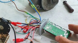 Сколько одинаковых полюсов магнита смотрит на пас датчик.