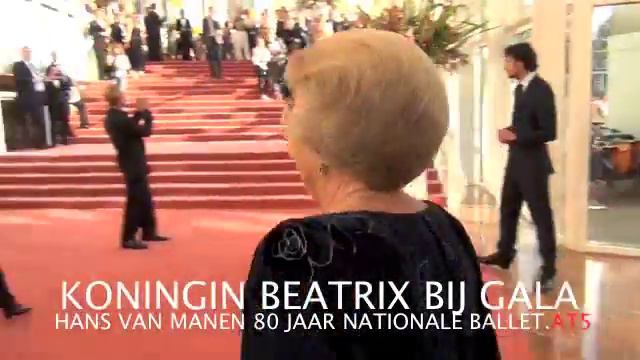 Koningin eert choreograaf Hans van Manen смотреть онлайн