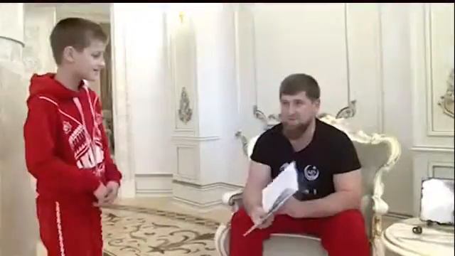 Рамзан Ахматович проверят оценки детей смотреть онлайн