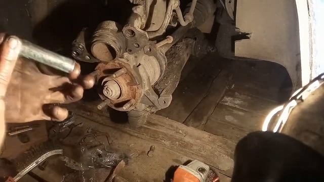 Замена тормозных дисков, тормозных колодок, смазка направляющих суппорта, замена пыльников Mazda 32 смотреть онлайн