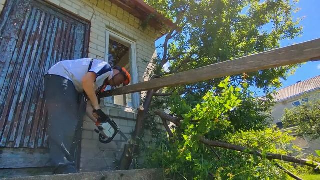 Купил Заброшенный Дом в Деревне, Что я Там Нашёл? смотреть онлайн