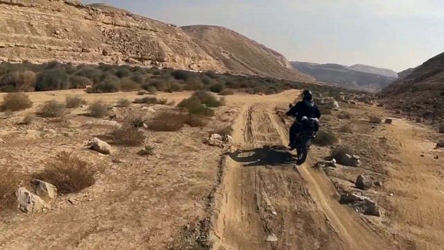 BMW G650GS and Honda XR125L in Wadi Degla - Egypt смотреть онлайн