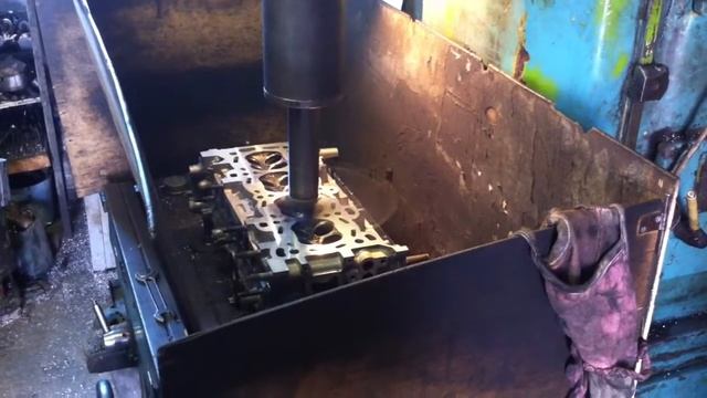 чистовая фрезеровка гбц на мазда 3 2005гв , двс 2,0LF смотреть онлайн