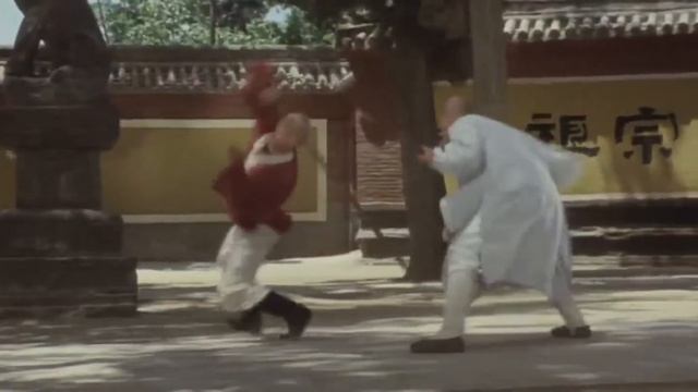 Джет Ли пытается вернуться в монастырь | Храм Шаолинь (1982) смотреть онлайн