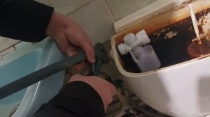 Установка наливного клапана в бачок унитаза