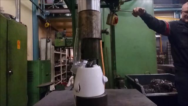 Can you crush blender or blend hydraulic press? смотреть онлайн