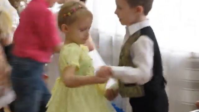 танец детей а ты меня любишь в детском саду_22 смотреть онлайн