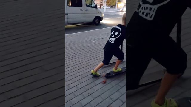 катаю на самокатах #роблокс #мистербист #фиксай #а4 #скибиди смотреть онлайн