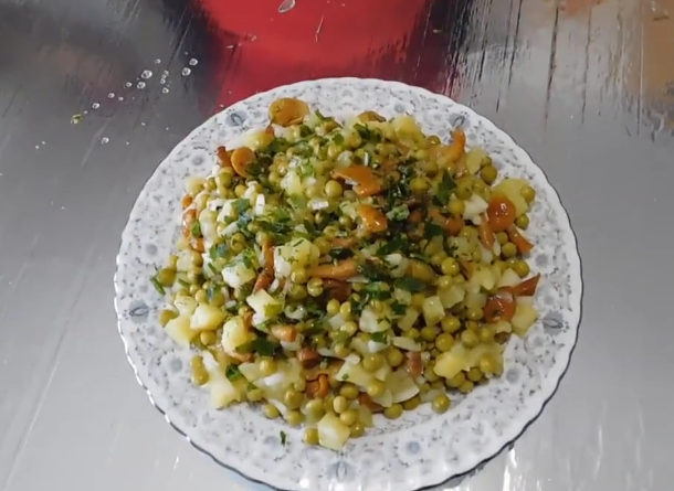 Салат _Грибной_ для поста ,приготовление , кухня крош.