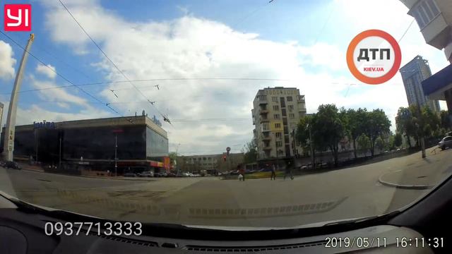 Очень хотелось но нельзя, ведь такие пешеходы тоже люди, высшая типа ценность во вселенной Только смотреть онлайн