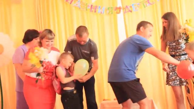 Игра "Собери ребёнка в школу" смотреть онлайн