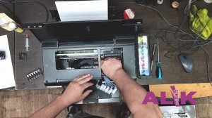 Замена печатающей головки на струйном принтере Epson L800/Перепутать не возможно!!!