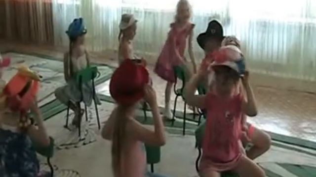Развлечение со шляпами смотреть онлайн