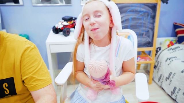 БОЛЬШАЯ, СРЕДНЯЯ или МАЛЕНЬКАЯ еда Челлендж Мы семья смотреть онлайн