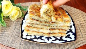 Катлама с луком и зеленью. Узбекская слоёного лепёшки на сковороде