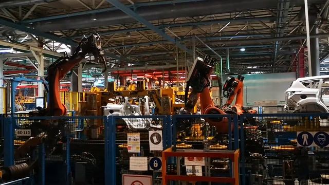 Роботы вкалывают на конвейере Ford Sollers в Елабуге