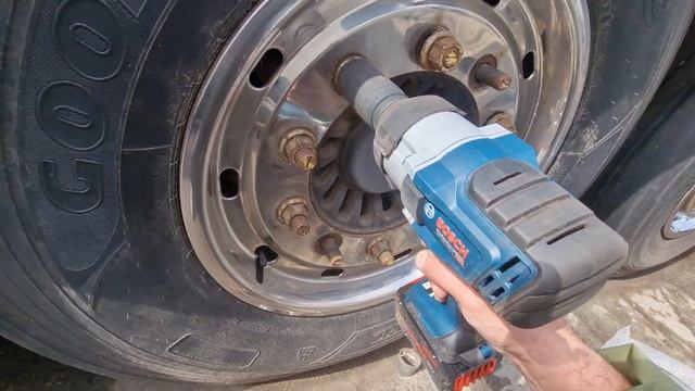 Установка колпаков с Bosch GDS 1050H смотреть онлайн