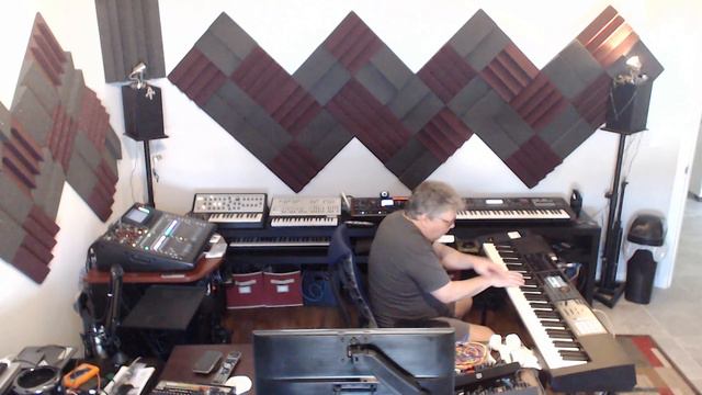 Behringer Deepmind 12 D Rich Analog Tasty Goodness смотреть онлайн