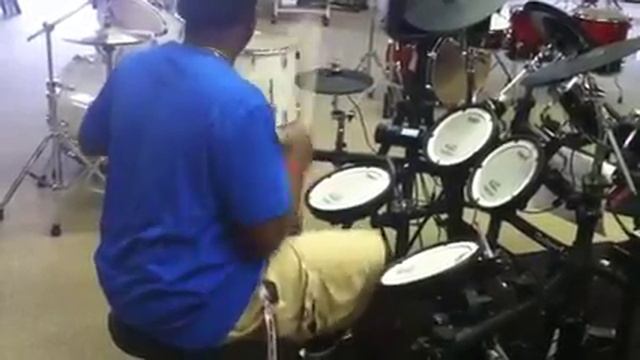 Trey- me and sam chillin at guitar center смотреть онлайн