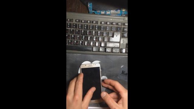 Как снять дисплей без сепаратора на Samsung J7 2016 смотреть онлайн
