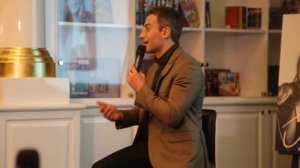 Дмитрий Шепелев презентовал свою книгу «Жанна»