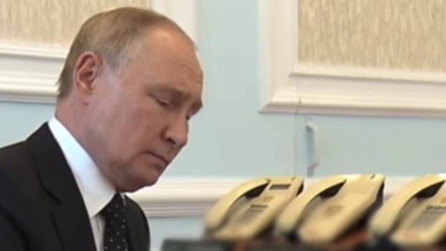 Кремль показал видео встречи Путина с Герасимовым и Рудским. Без звука. смотреть онлайн