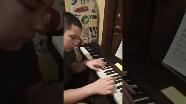 Дима учиться играть на фортепиано смотреть онлайн