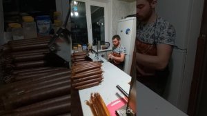 домашняя  копченая колбаса из конины