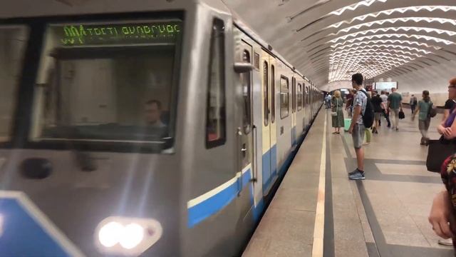 81-760/761 Ока На станции Перово смотреть онлайн