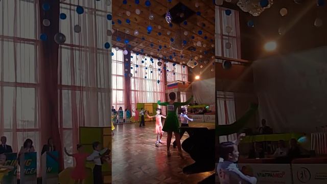 турнир по бальным танцам Соло, Аделина танцует Вальс, дк Шинник. Омск смотреть онлайн